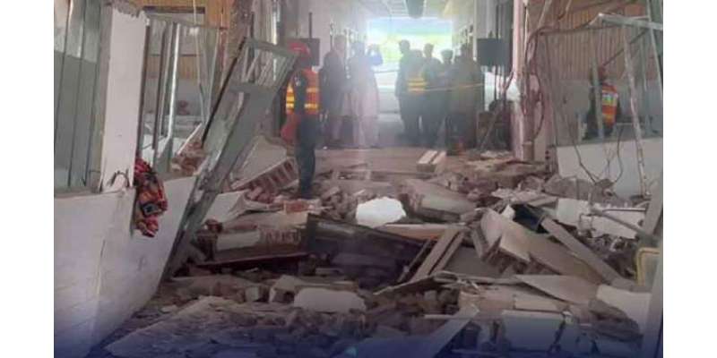 گجرات میں ہسپتال کی چھت گرنے پر وزیراعلیٰ کا سخت ایکشن