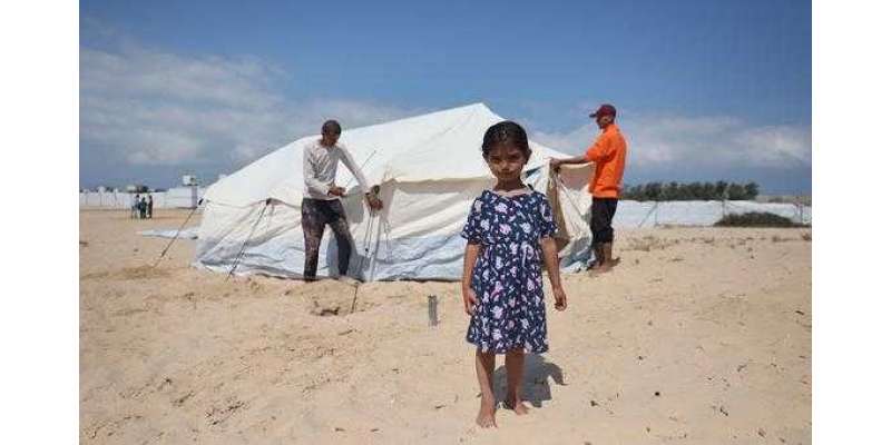 غزہ: خان یونس میں اسرائیلی بمباری کے خوف سے لوگ علاقہ چھوڑنے پر مجبور