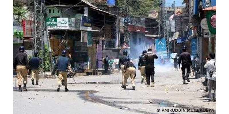 پاکستان کے زیر انتظام کشمیر میں احتجاجی مظاہرے، پولیس افسر ہلاک