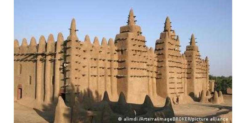 مسلح تنازعے کے سیاہ بادل تلے جینے کی تاریخی جامع مسجد