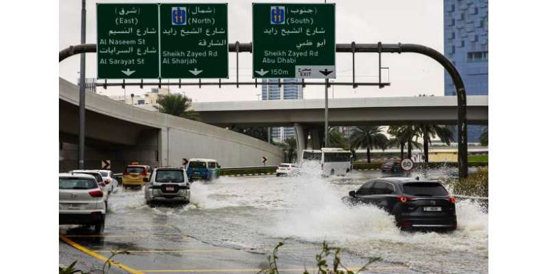 متحدہ عرب امارات میں طوفانی بارشوں نے نظام زندگی درہم برہم کر دیا