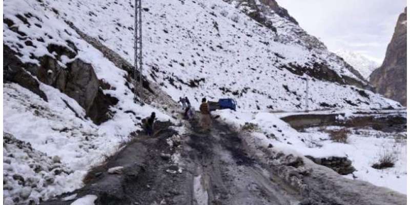 طوفانی بارش اور برفباری کے باعث مختلف علاقوں کی رابطہ سڑکیں بند