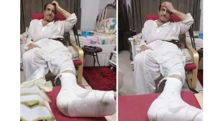 کراچی کی ٹوٹی پھوٹی سڑکوں پر چہل قدمی بھی خطرناک ہو گئی