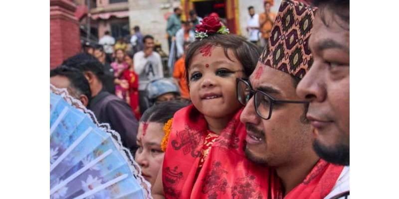 نیپال ، 2 سالہ بچی آریاتارا شاکیہ  ملک کی نئی زندہ دیوی ’’کمارى‘‘ ..