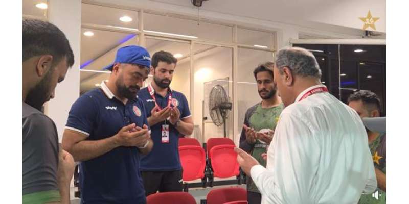 پاکستانی کرکٹرز راشد خان کے بھائی کی وفات پر فاتحہ پڑھنے افغان ڈریسنگ ..