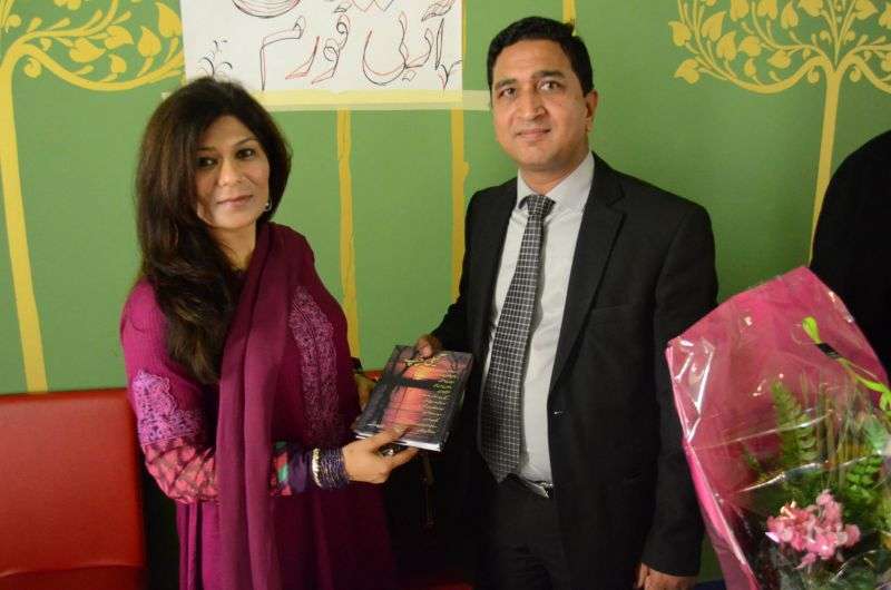 Naheed Virk Presenting Her Book To Akif Ghani