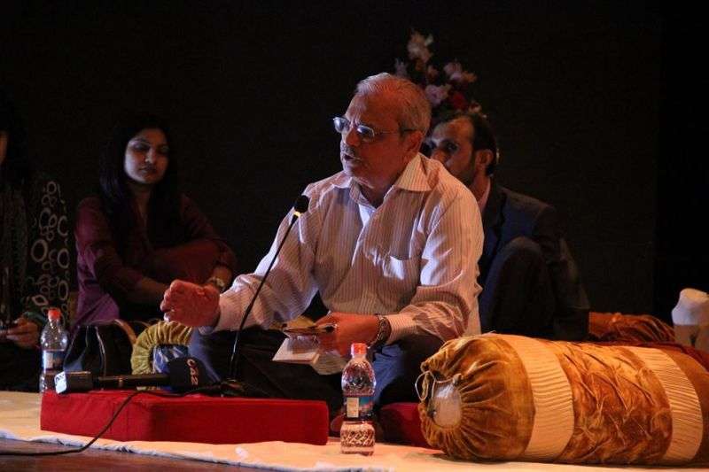 Dr. Khursheed Rizvi Reciting His Poetry