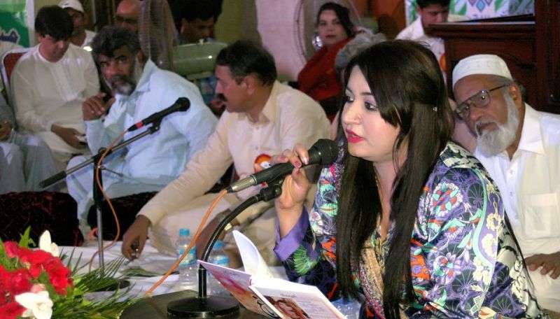 Rashida Maheen Malik While Reciting Her Poetry In District Government Gujrat Mushaira