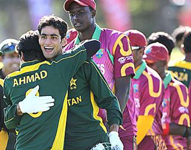 Pakistan Senior Cricket Team Apni Junior Team Se Kuch Sekhe