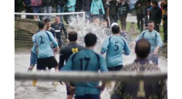 Sony Promotes The Xperia Z2 By Filming A Game Of River Football