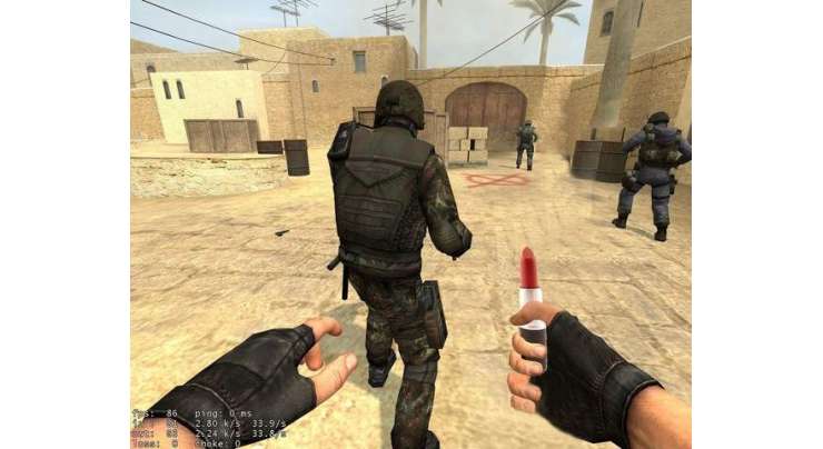 This Gamer Uses Her Lipstick As A Controller In Counter-Strike