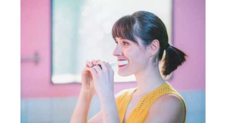 Y-Brush At CES Is A Toothbrush That Cleans Your Teeth In 10 Seconds