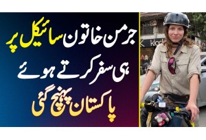 German Lady Cycle Par Hi Travel Karte Hue Pakistan Pahunch Gayi